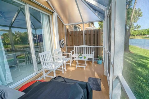 Снять в аренду таунхаус в Уэстон, Флорида 3 спальни, 134.06м2, № 2003849 - фото 28