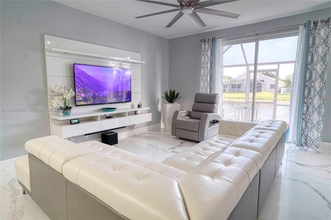 Снять в аренду таунхаус в Уэстон, Флорида 3 спальни, 134.06м2, № 2003849 - фото 2