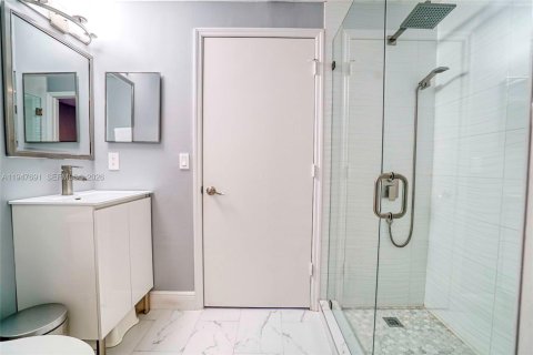 Снять в аренду таунхаус в Уэстон, Флорида 3 спальни, 134.06м2, № 2003849 - фото 19