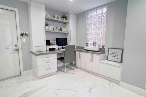 Снять в аренду таунхаус в Уэстон, Флорида 3 спальни, 134.06м2, № 2003849 - фото 11