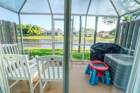 Снять в аренду таунхаус в Уэстон, Флорида 3 спальни, 134.06м2, № 2003849 - фото 26