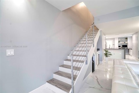 Снять в аренду таунхаус в Уэстон, Флорида 3 спальни, 134.06м2, № 2003849 - фото 16