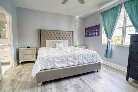 Снять в аренду таунхаус в Уэстон, Флорида 3 спальни, 134.06м2, № 2003849 - фото 21