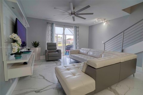 Снять в аренду таунхаус в Уэстон, Флорида 3 спальни, 134.06м2, № 2003849 - фото 9