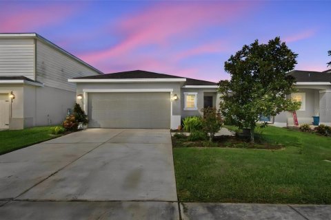 Villa ou maison à Land O' Lakes, Floride 3 chambres, 142.14 m2 № 2416525