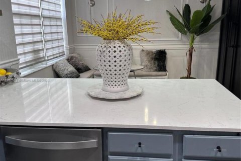 Снять в аренду таунхаус в Корал-Спрингс, Флорида 3 спальни, 195.47м2, № 1964042 - фото 10