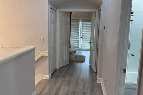 Снять в аренду таунхаус в Корал-Спрингс, Флорида 3 спальни, 195.47м2, № 1964042 - фото 15