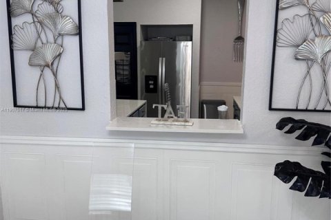 Снять в аренду таунхаус в Корал-Спрингс, Флорида 3 спальни, 195.47м2, № 1964042 - фото 6