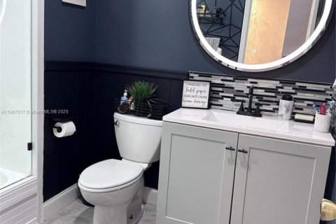 Снять в аренду таунхаус в Корал-Спрингс, Флорида 3 спальни, 195.47м2, № 1964042 - фото 17