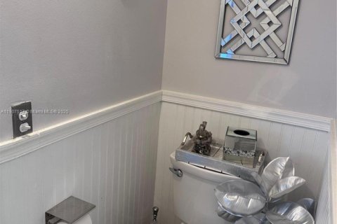 Снять в аренду таунхаус в Корал-Спрингс, Флорида 3 спальни, 195.47м2, № 1964042 - фото 11