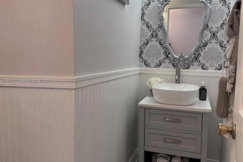 Снять в аренду таунхаус в Корал-Спрингс, Флорида 3 спальни, 195.47м2, № 1964042 - фото 12