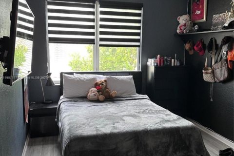 Снять в аренду таунхаус в Корал-Спрингс, Флорида 3 спальни, 195.47м2, № 1964042 - фото 16