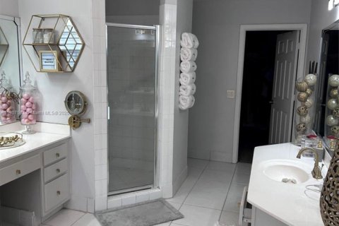 Снять в аренду таунхаус в Корал-Спрингс, Флорида 3 спальни, 195.47м2, № 1964042 - фото 21