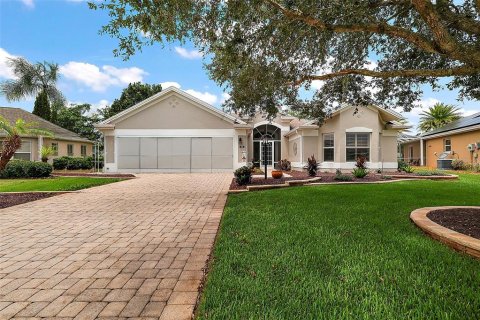 House in Lady Lake, Florida 3 bedrooms, 188.5 sq.m. № 2287750