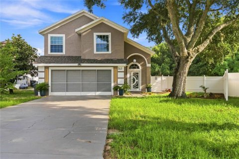 House in Davenport, Florida 3 bedrooms, 142.51 sq.m. № 2313078