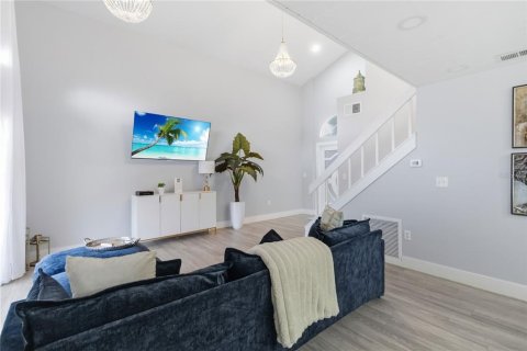 House in Davenport, Florida 3 bedrooms, 142.51 sq.m. № 2313078 - photo 9