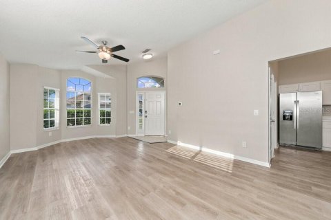 Villa ou maison à louer à Casselberry, Floride: 4 chambres, 171.03 m2 № 2386799 - photo 4