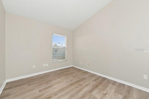 Villa ou maison à louer à Casselberry, Floride: 4 chambres, 171.03 m2 № 2386799 - photo 12