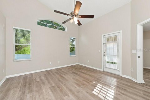 Villa ou maison à louer à Casselberry, Floride: 4 chambres, 171.03 m2 № 2386799 - photo 9