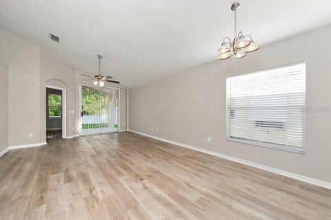 Villa ou maison à louer à Casselberry, Floride: 4 chambres, 171.03 m2 № 2386799 - photo 7