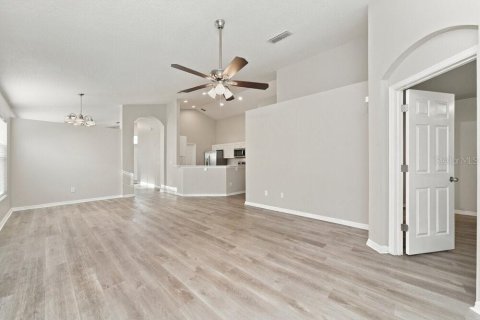 Villa ou maison à louer à Casselberry, Floride: 4 chambres, 171.03 m2 № 2386799 - photo 8