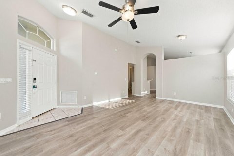 Villa ou maison à louer à Casselberry, Floride: 4 chambres, 171.03 m2 № 2386799 - photo 3