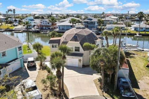 House in Hernando Beach, Florida 3 bedrooms, 110.83 sq.m. № 1550509 - photo 3
