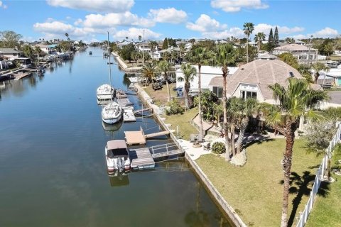 House in Hernando Beach, Florida 3 bedrooms, 110.83 sq.m. № 1550509 - photo 7