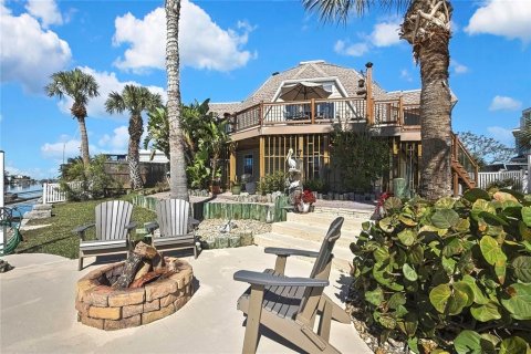 House in Hernando Beach, Florida 3 bedrooms, 110.83 sq.m. № 1550509 - photo 13