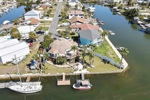 House in Hernando Beach, Florida 3 bedrooms, 110.83 sq.m. № 1550509 - photo 4