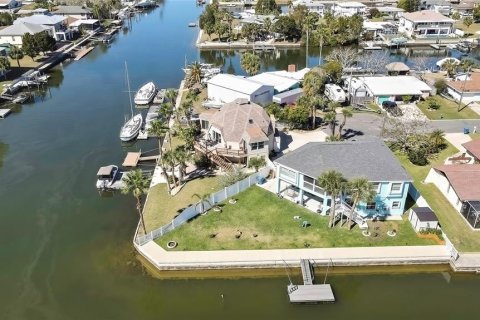 House in Hernando Beach, Florida 3 bedrooms, 110.83 sq.m. № 1550509 - photo 2