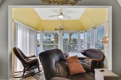 House in Hernando Beach, Florida 3 bedrooms, 110.83 sq.m. № 1550509 - photo 26