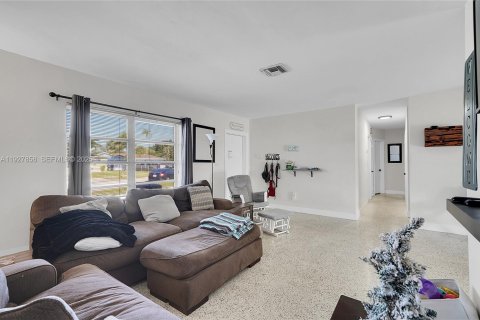 Casa en venta en Miami, Florida, 3 dormitorios, 107.02 m2 № 1988709 - foto 6