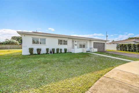 Casa en venta en Miami, Florida, 3 dormitorios, 107.02 m2 № 1988709 - foto 3