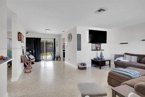 Casa en venta en Miami, Florida, 3 dormitorios, 107.02 m2 № 1988709 - foto 5