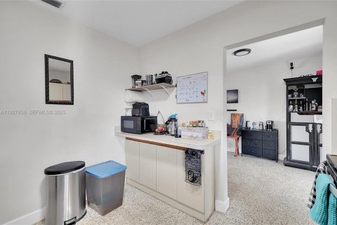 Casa en venta en Miami, Florida, 3 dormitorios, 107.02 m2 № 1988709 - foto 11