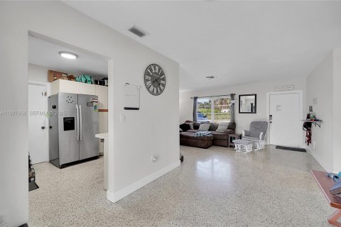 Casa en venta en Miami, Florida, 3 dormitorios, 107.02 m2 № 1988709 - foto 9