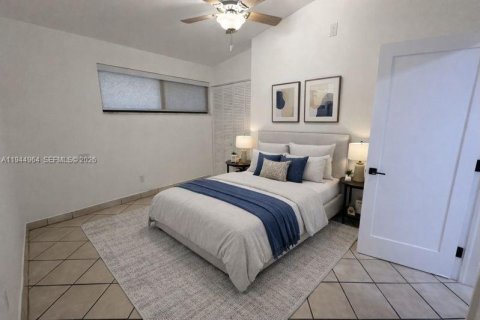 House in Miami, Florida 2 bedrooms, 72.46 sq.m. № 2005024 - photo 4