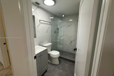 House in Miami, Florida 2 bedrooms, 72.46 sq.m. № 2005024 - photo 8