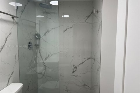 House in Miami, Florida 2 bedrooms, 72.46 sq.m. № 2005024 - photo 7