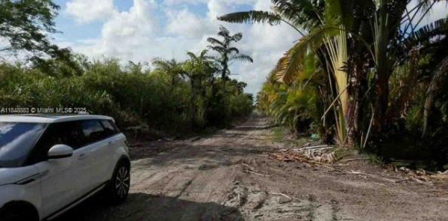 Propiedad comercial en Miami-Dade, Florida № 2089115