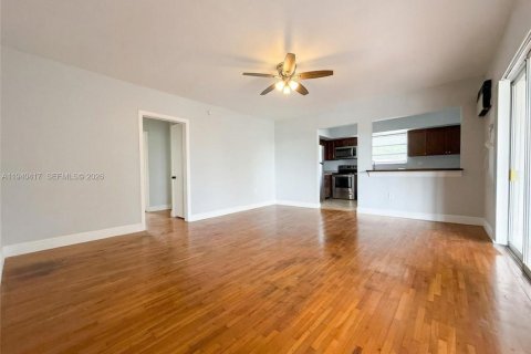 Copropriété à louer à Miami Shores, Floride: 2 chambres, 69.68 m2 № 1999011 - photo 4