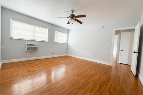 Copropriété à louer à Miami Shores, Floride: 2 chambres, 69.68 m2 № 1999011 - photo 18