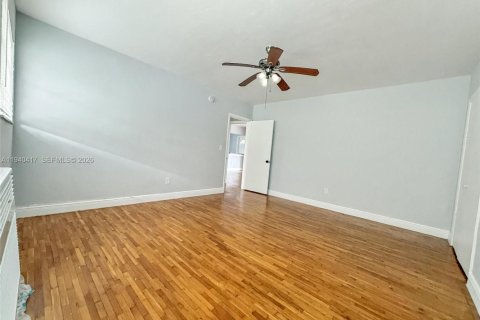 Copropriété à louer à Miami Shores, Floride: 2 chambres, 69.68 m2 № 1999011 - photo 15