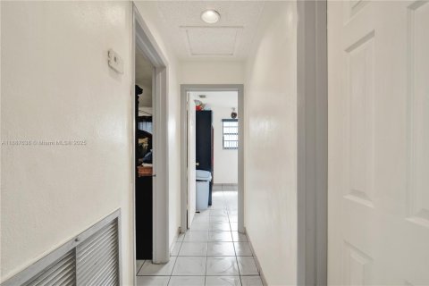 House in Cutler Bay, Florida 4 bedrooms, 189.15 sq.m. № 1942631 - photo 25