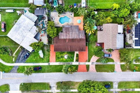 House in Cutler Bay, Florida 4 bedrooms, 189.15 sq.m. № 1942631 - photo 4