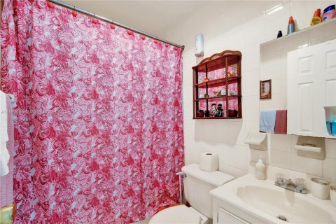 House in Cutler Bay, Florida 4 bedrooms, 189.15 sq.m. № 1942631 - photo 22