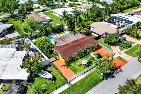 House in Cutler Bay, Florida 4 bedrooms, 189.15 sq.m. № 1942631 - photo 2