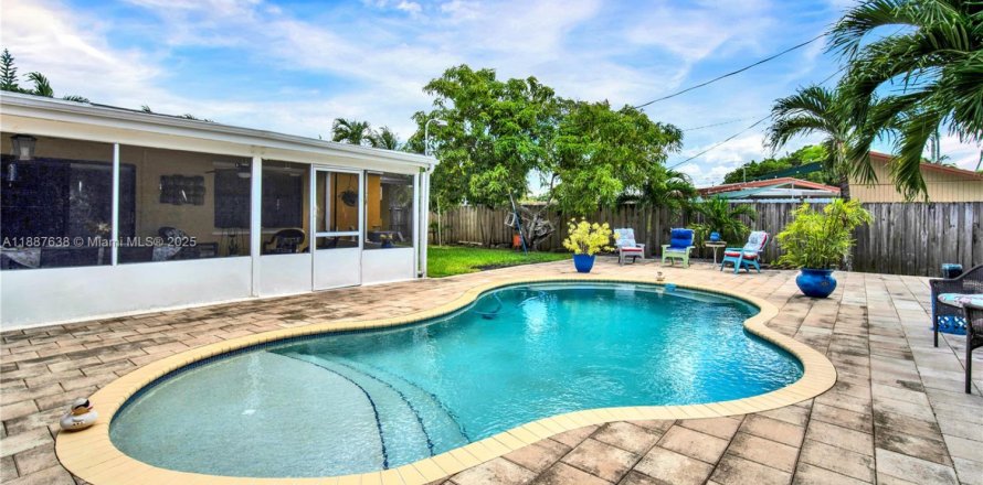 House in Cutler Bay, Florida 4 bedrooms, 189.15 sq.m. № 1942631