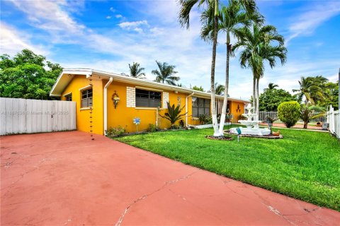 House in Cutler Bay, Florida 4 bedrooms, 189.15 sq.m. № 1942631 - photo 6